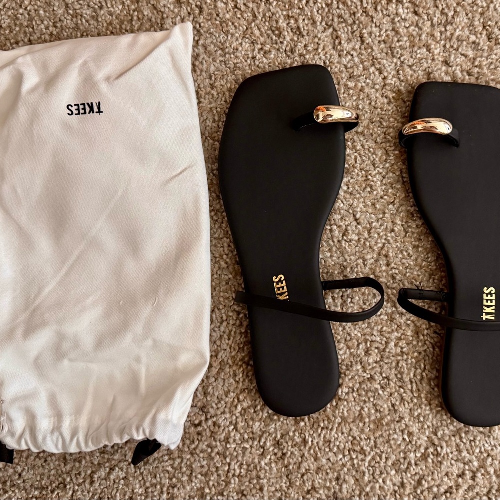 TKEES Black Sandals with Gold Toe-Ring
